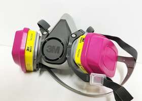 7000001933 3m Respirator Model 6200 With Two Cartirdges