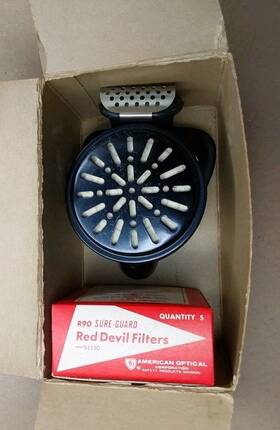 R2121 American Optical Ao R2122 Sure-guard Respirator With Red Devil R90 Filters Nos Vtg Mask Need Straps