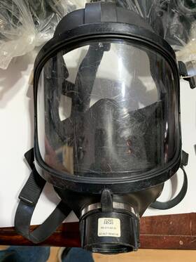 071.301.01 Isi Adjustable Strap Face Gas Mask Qnty 1