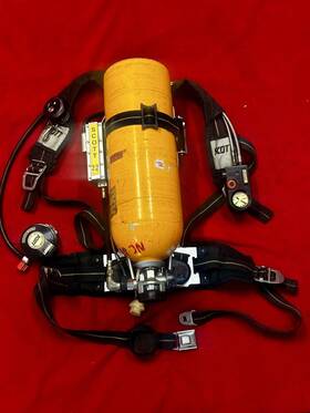 Ap-50 Scott 2.2 - 2216 Scba With Integrated Pass Alarm And Ez Flo Regulator