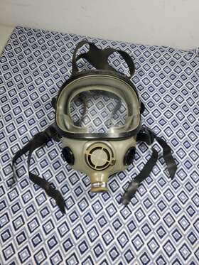 14140071 Willson S6500 Full Facepiece Respirator With Six Pt Harness Read Description